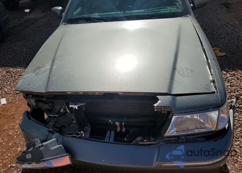 2004 Mercury Grand Marquis Gs z USA, uszkodzony, nr VIN 2MEFM74W64X623277